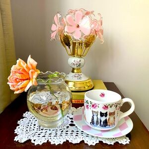 Vintage 90s floral touch lamp